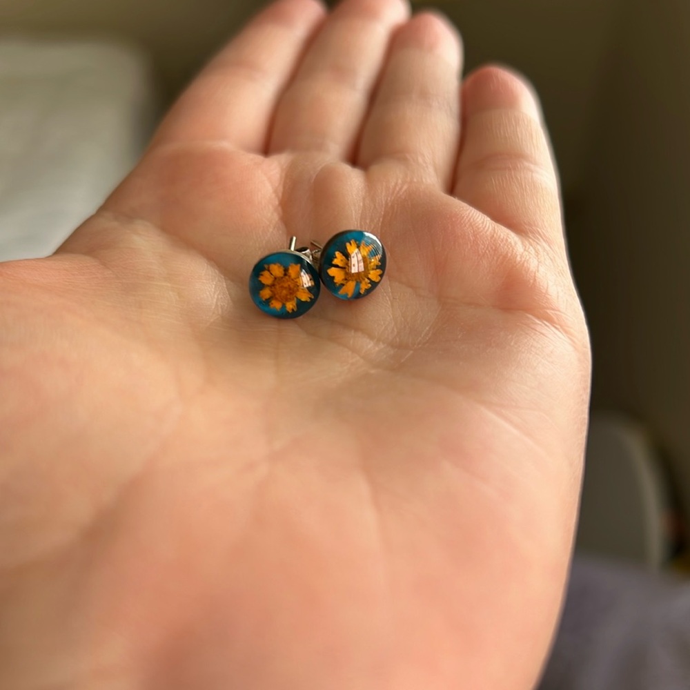 Beautiful Still Life Flower earrings 🌻🌼